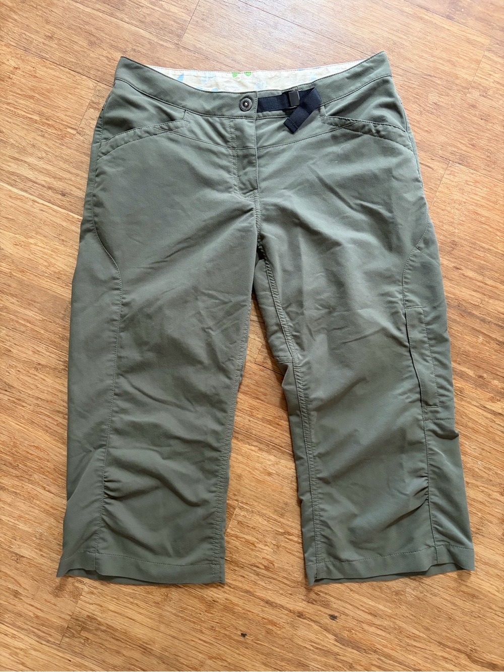 MEC Olive Green Technical Capri Hiking Pants Women's Size M Belted Cargo Crops